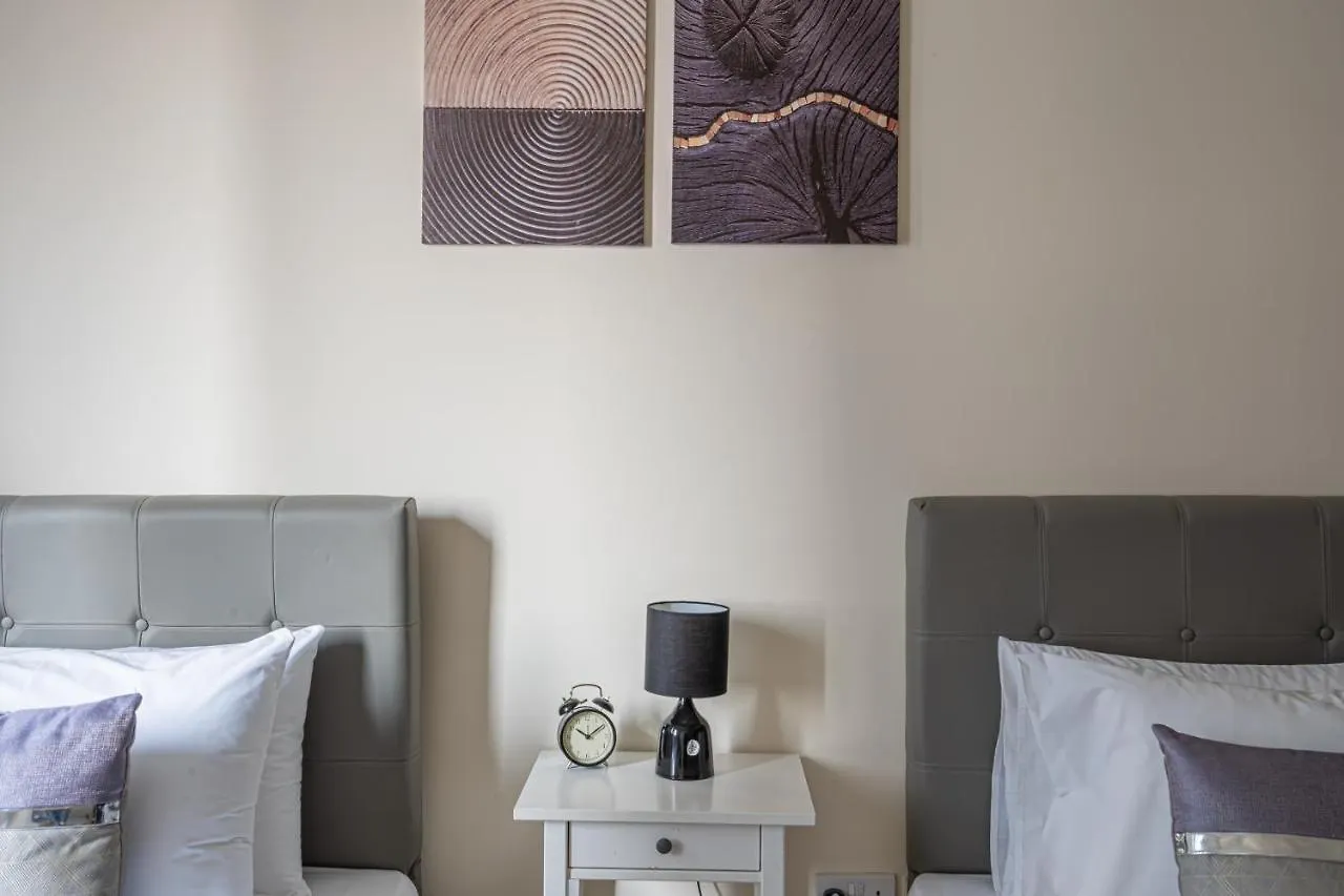 Higuests - Large Apt In The Heart Of Deira Near Clocktower Dubai Apartment