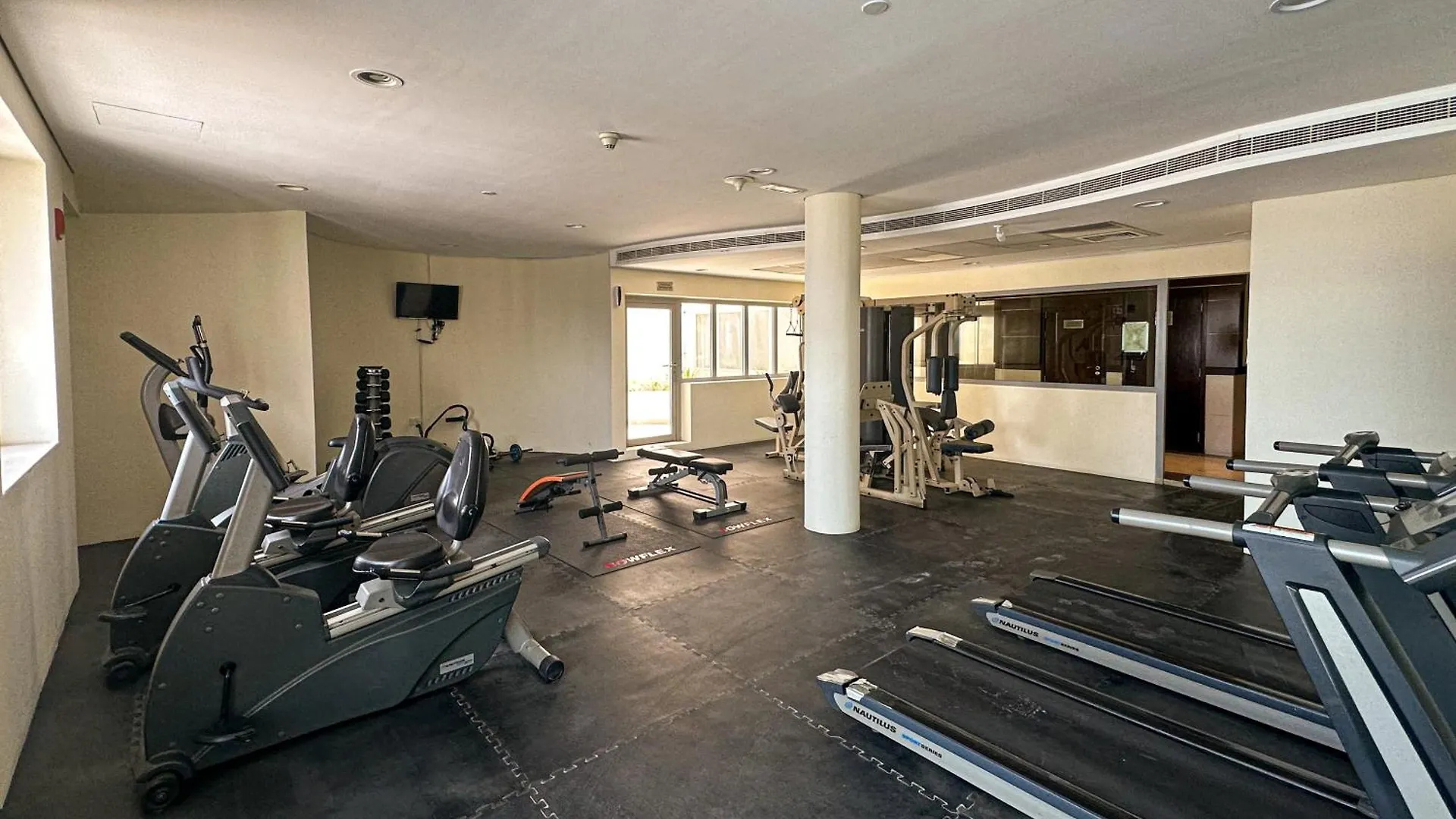 Higuests - Large Apt In The Heart Of Deira Near Clocktower Dubai United Arab Emirates